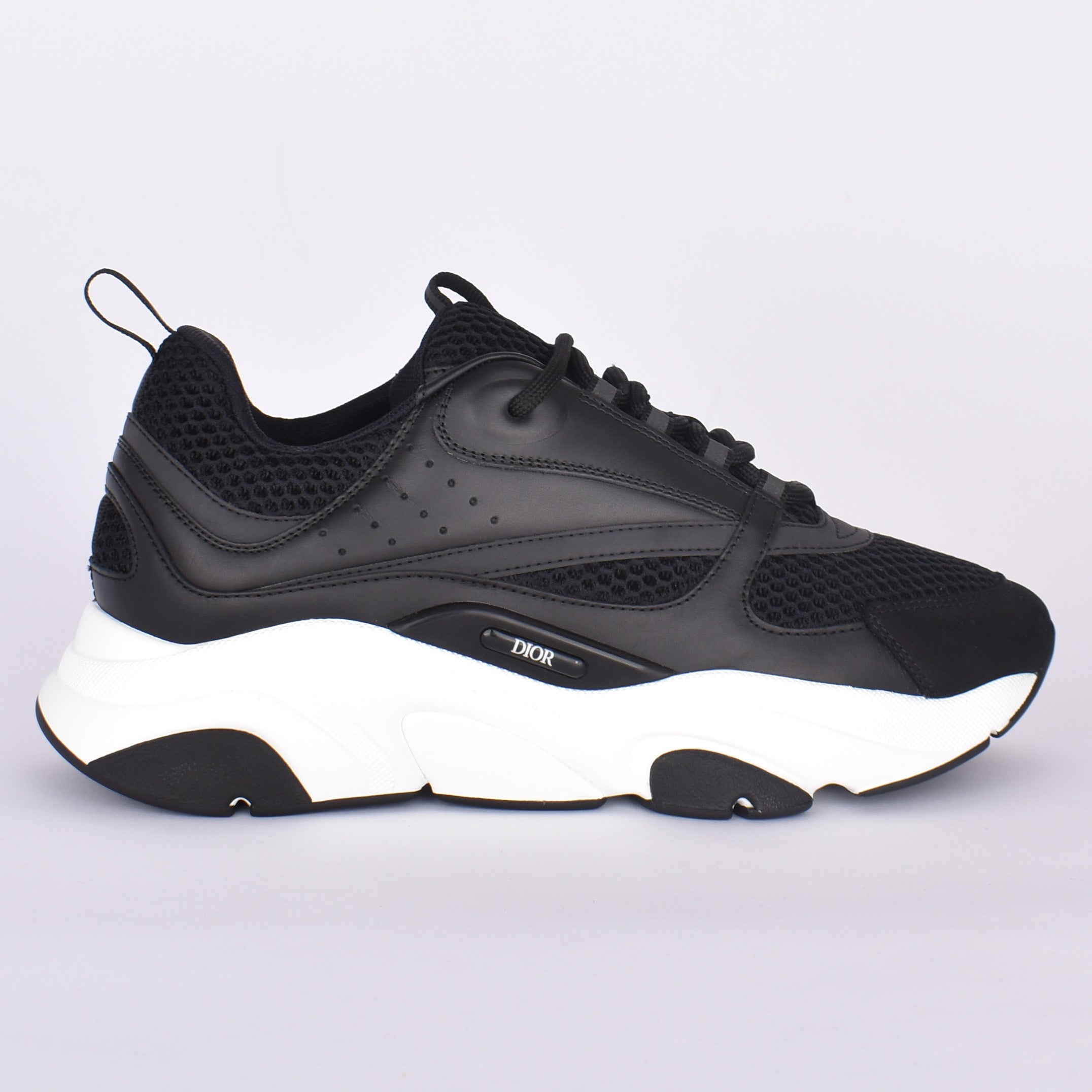 B22 black and white Clearance